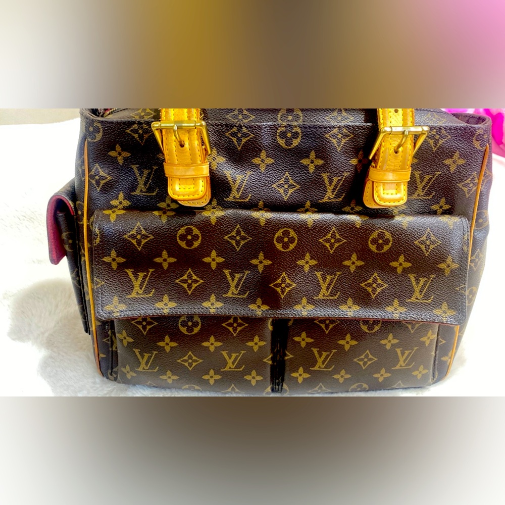 Beautiful “ Authentic Louis Vuitton Purse